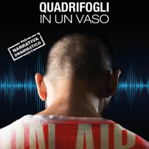 Costringo quadrifogli in un vaso